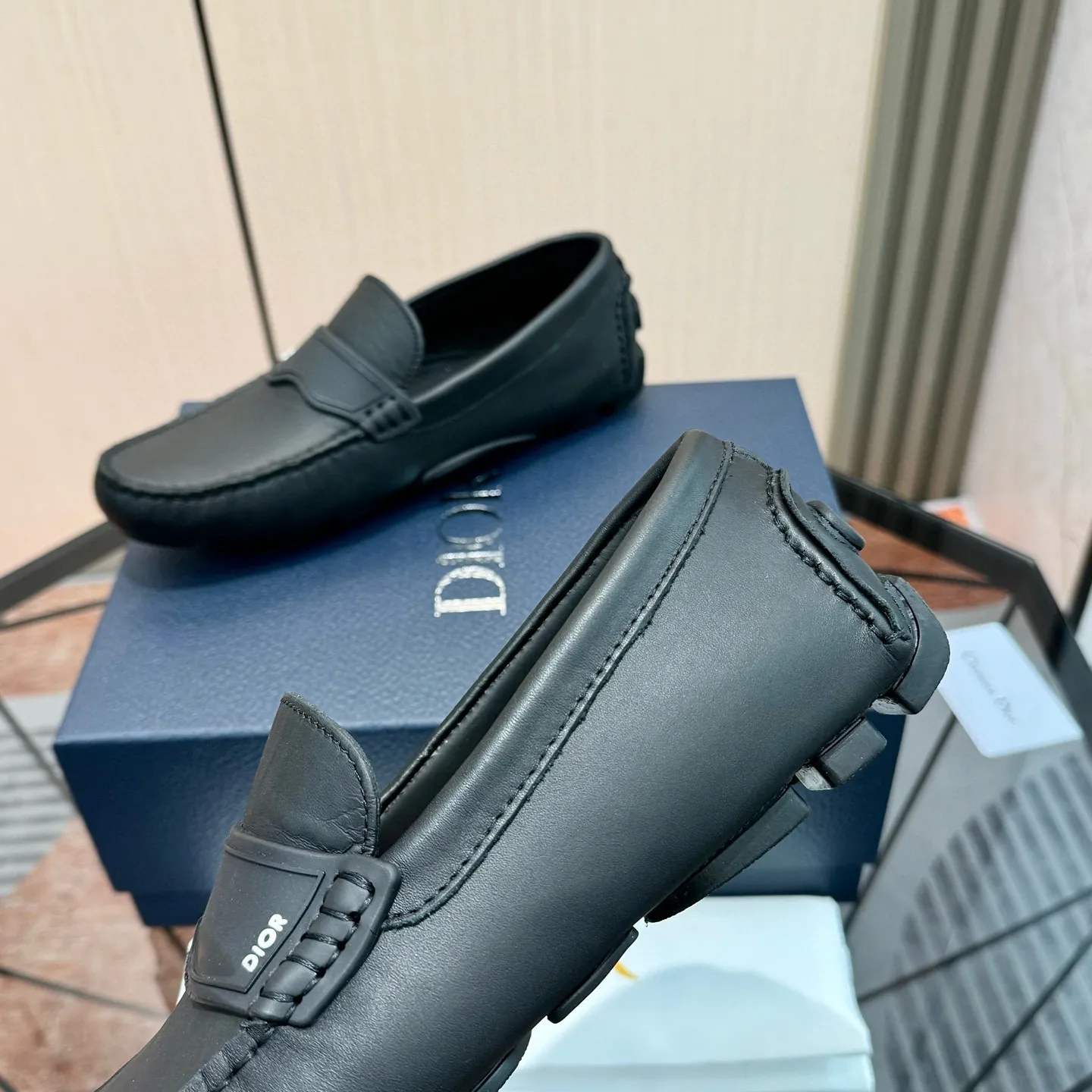 Men's shoes: 580💰 (Niu Li) (Dior Doudou shoes) Exclusive new model Official website new model The upper is made of high-quality imported calf, the color is delicate, and the luxurious texture flows. Tailor-made for exquisite men, creating a noble aura. Delicate and smooth lines. Cowhide lining. Size: 38-44, 45 customized. Outdoor driving shoes for experienced drivers🚗